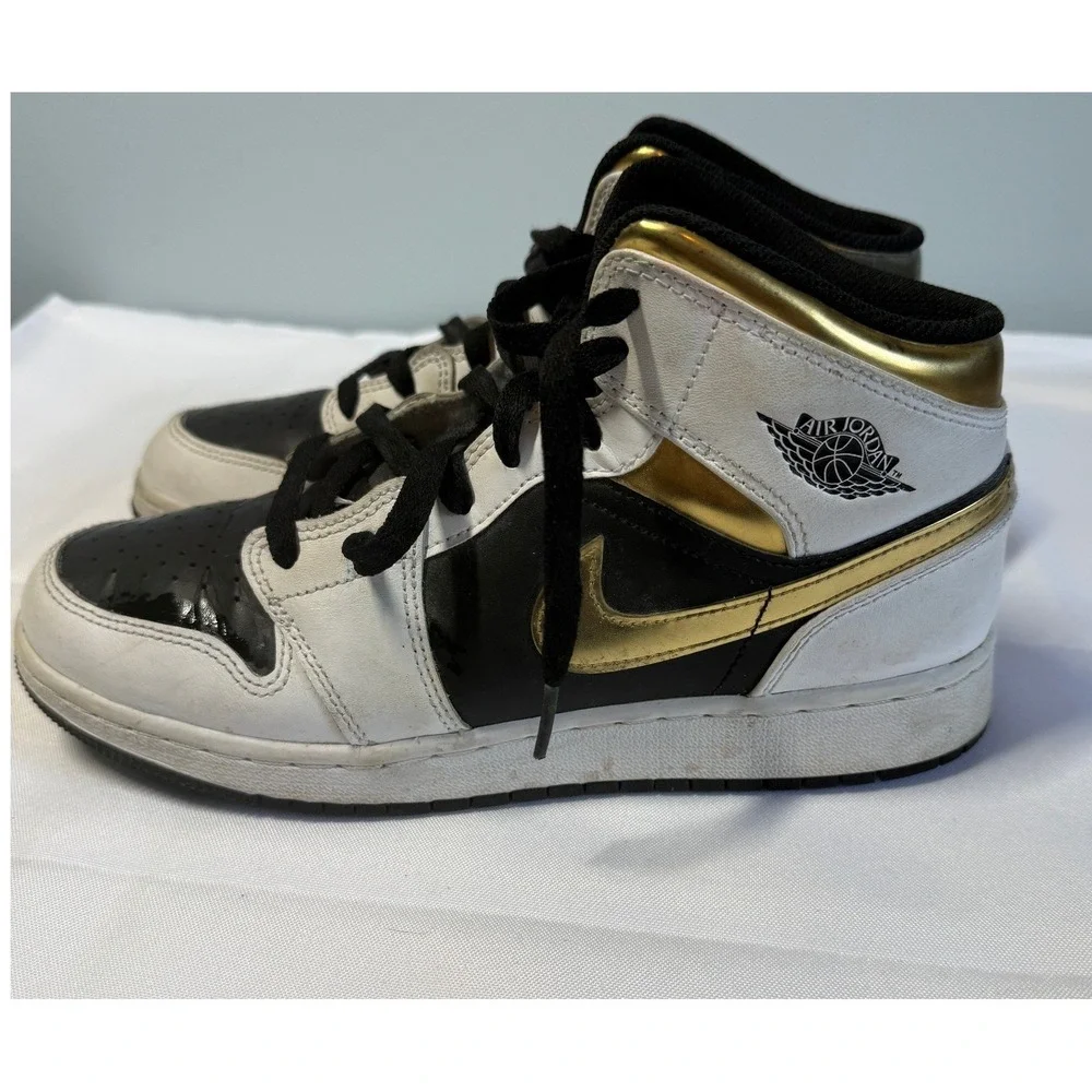 Air Jordan 1 Mid Metallic Gold White Black Sneakers Kids 6.5Y 554725-190